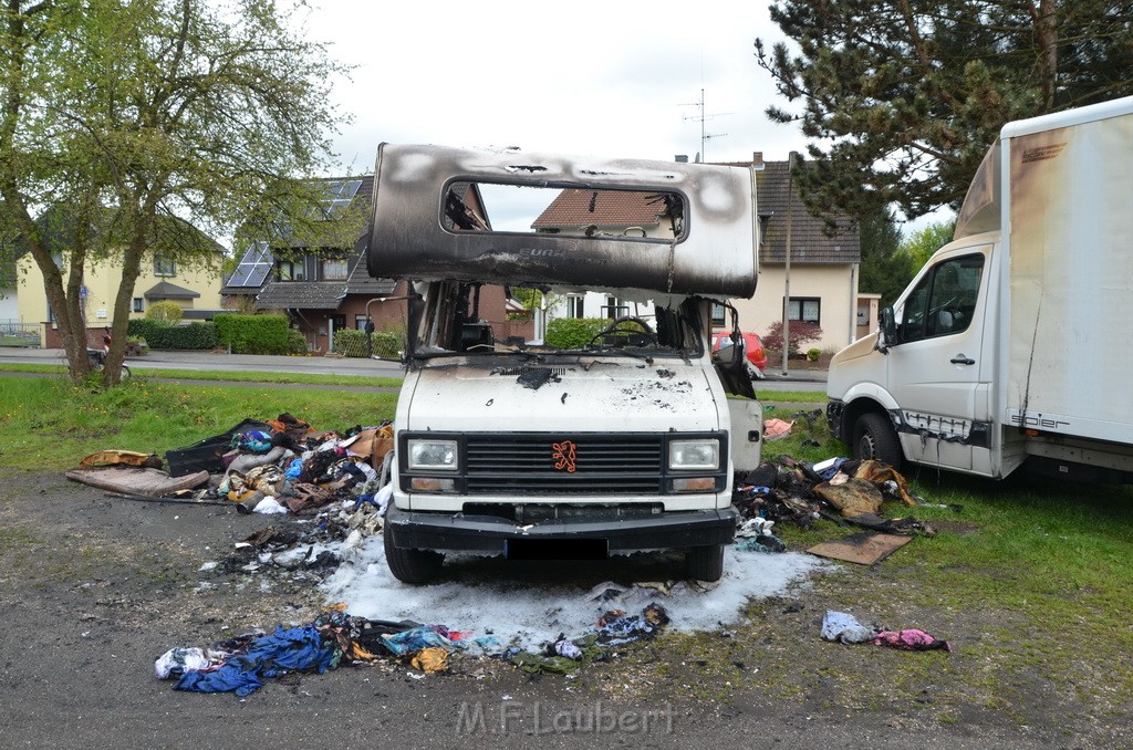 Wohnmobil ausgebrannt Koeln Porz Linder Mauspfad P024.JPG - Miklos Laubert